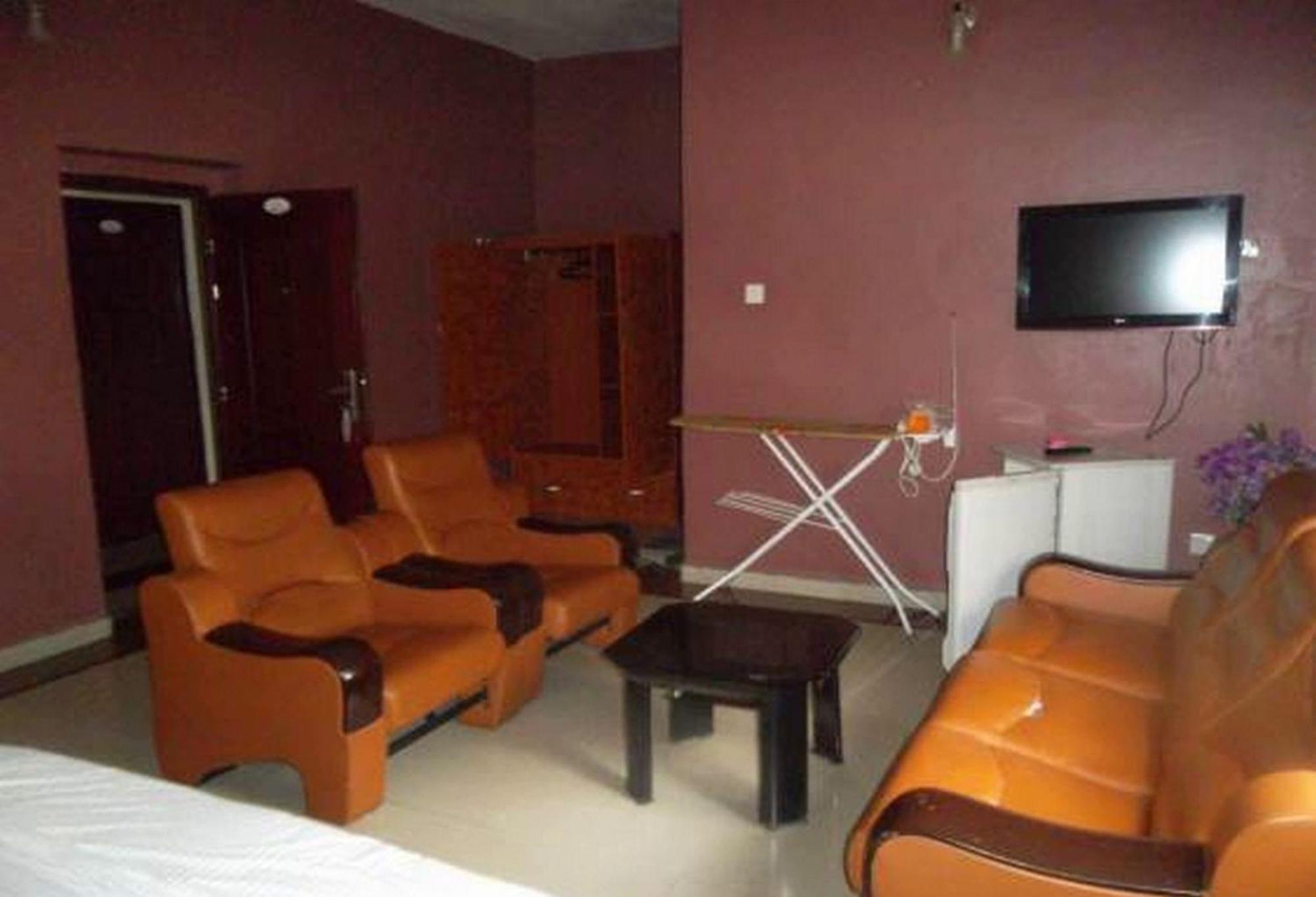 Room In Lodge - Clen-Phil Hotels And Suite Port Harcourt Exterior foto
